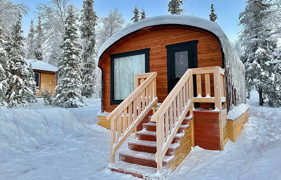 俄罗斯北极光之旅、寻找北极光、见极光、摩尔曼斯克 «拉伯兰的农村»-这是现代的旅游综合体、是观察北极光的理想场所。